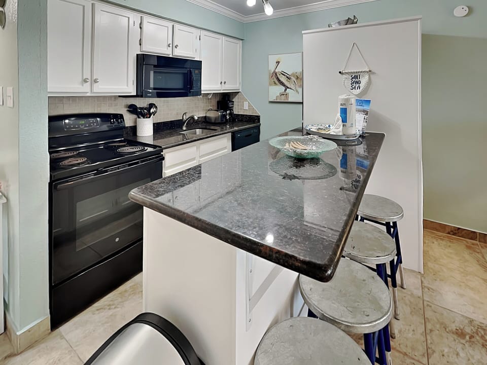 Full Size Kitchen with Breakfast Bar