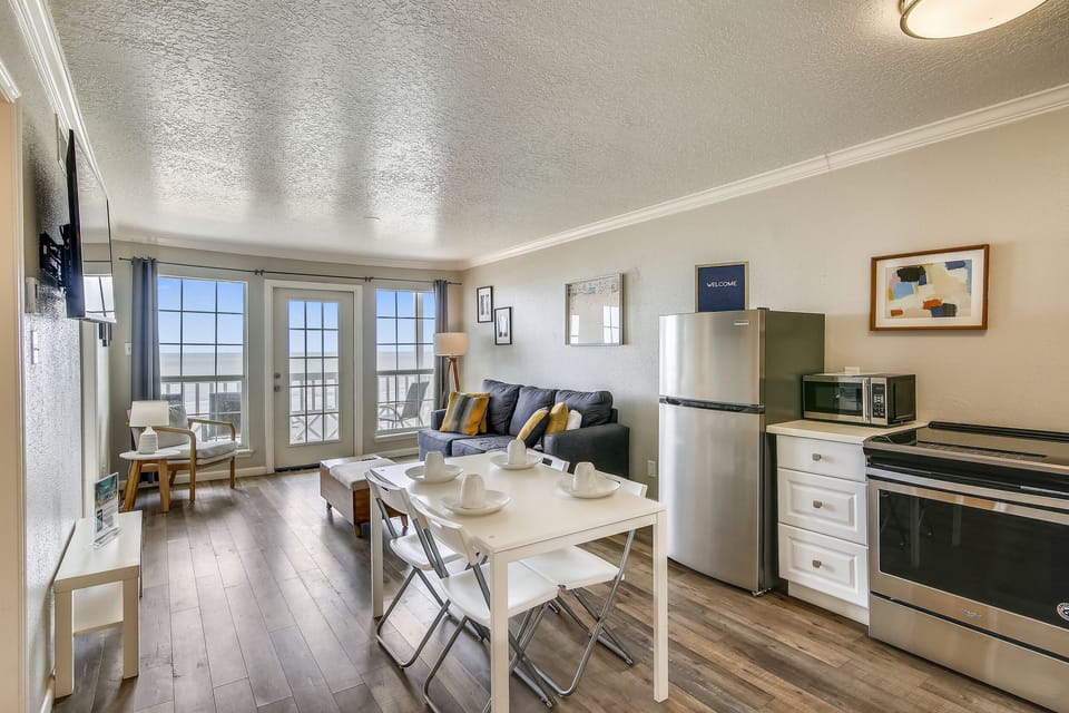 Cozy Family Dining Area - Gathering for a family meal is a must while on vacation. Whether it's homemade or take-out, enjoy it around the spacious dining table at >PROPERTY<.