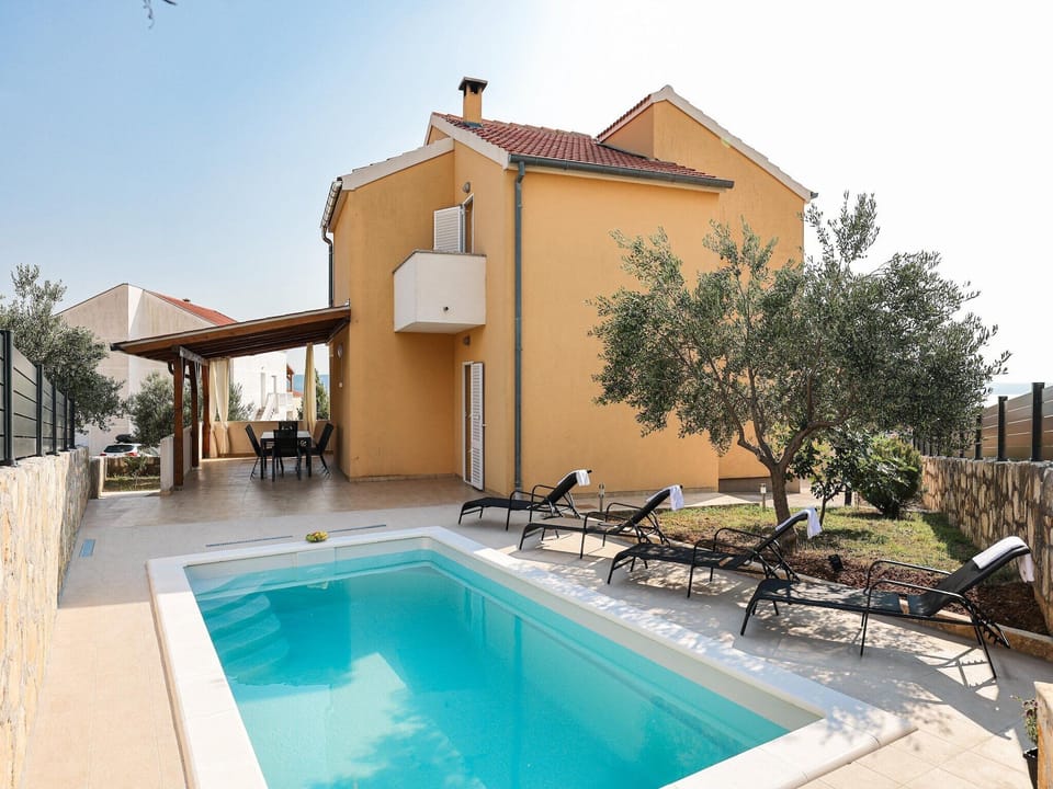 Holiday Home Swimming Pool