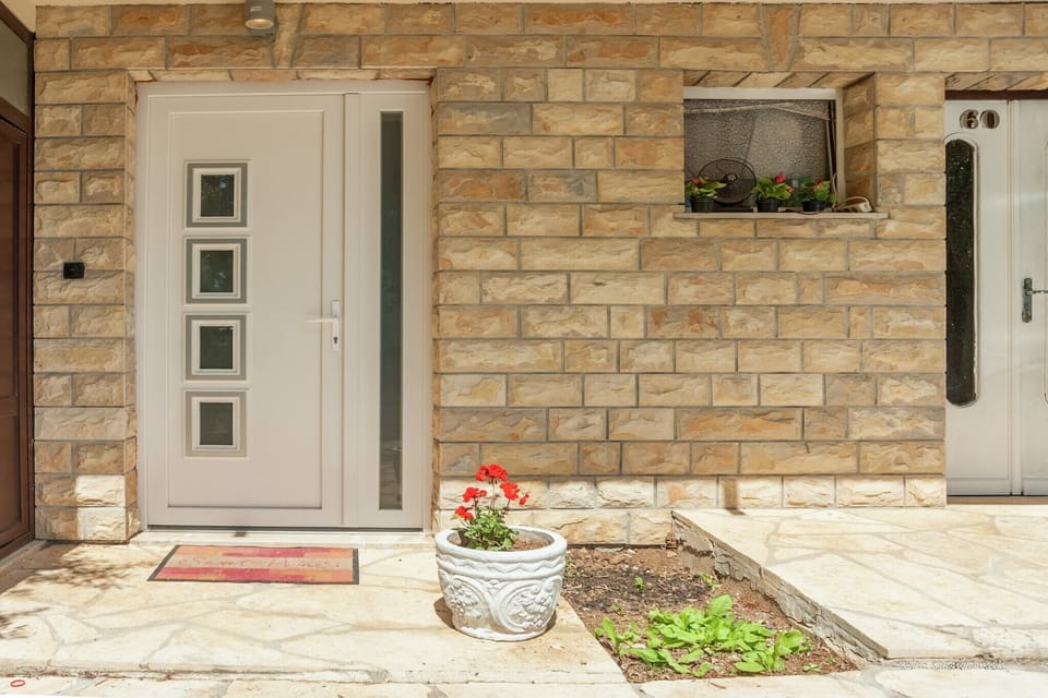 Entrance / Reception