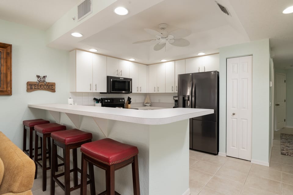 Kitchen/Breakfast Bar Seating