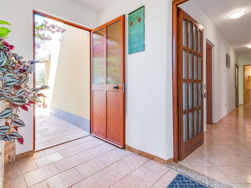 Entrance / Reception