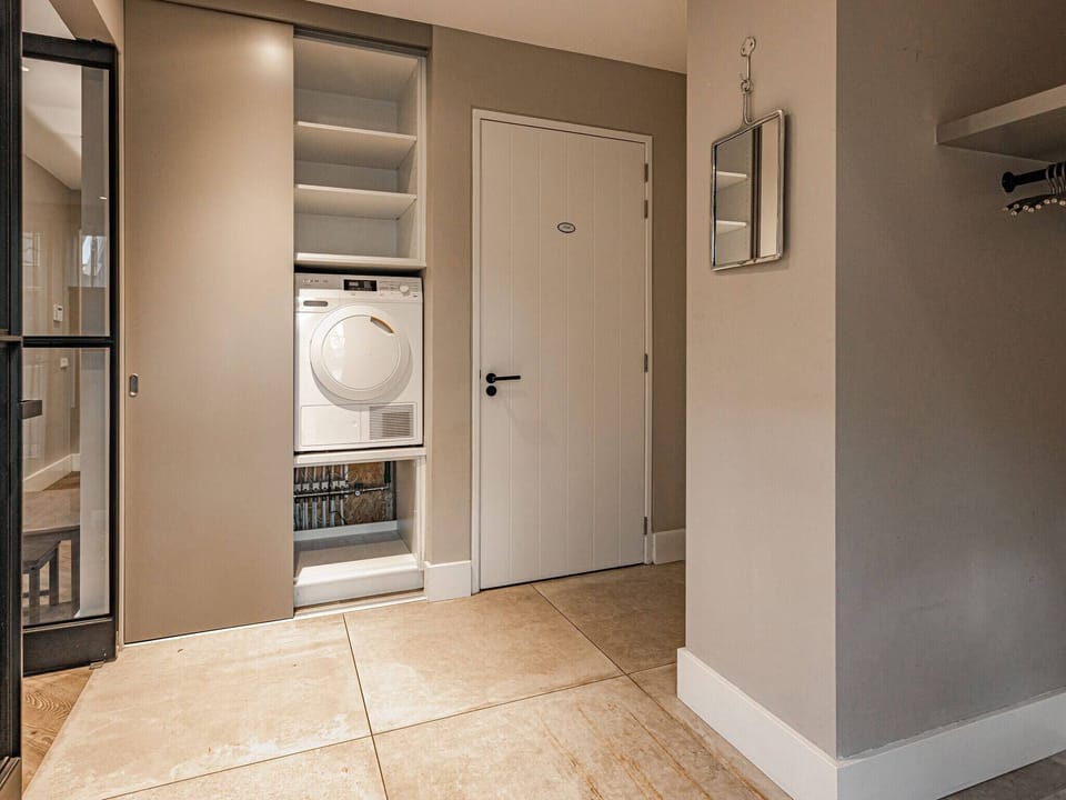 Entrance / Reception