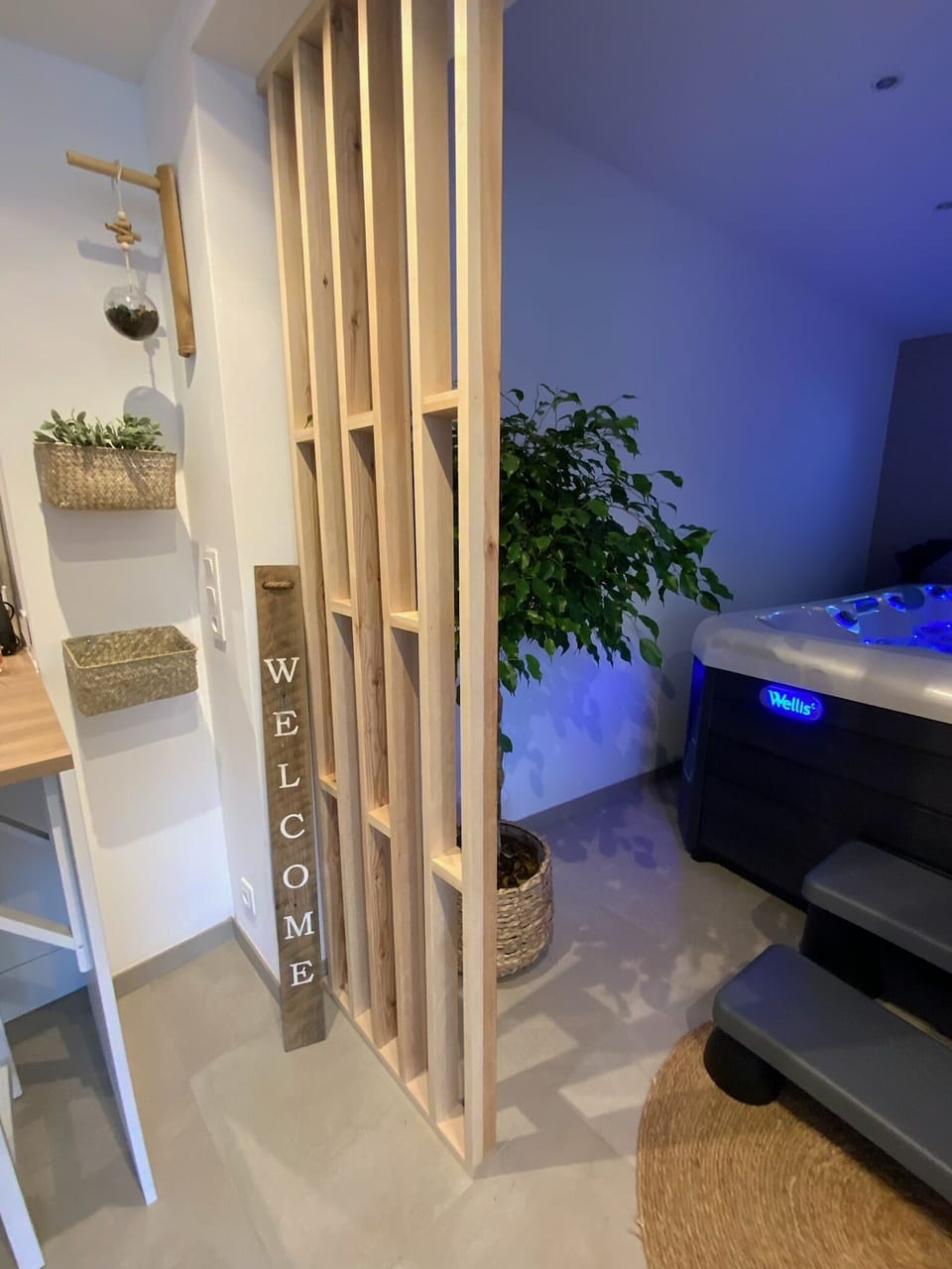 Indoor spa tub