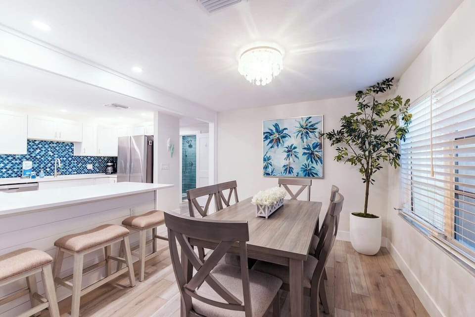 Dining Area: Bright and airy space with tropical art, perfect for gathering and enjoying meals!