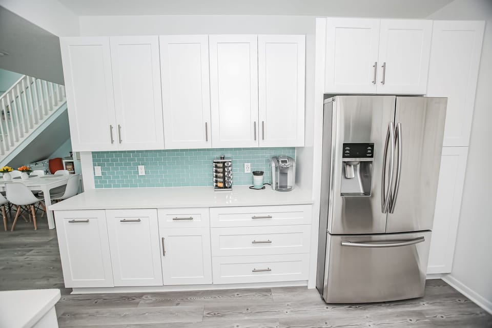 Fully stocked kitchen- just bring food & drinks!