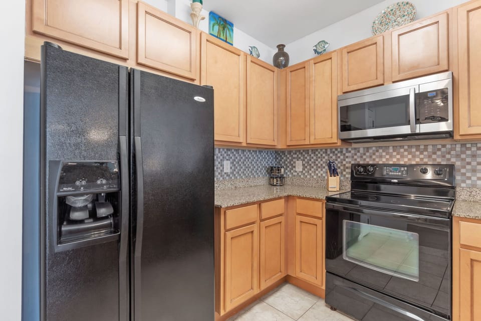 Spacious Kitchen, updated appliances with Ice and Water dispenser