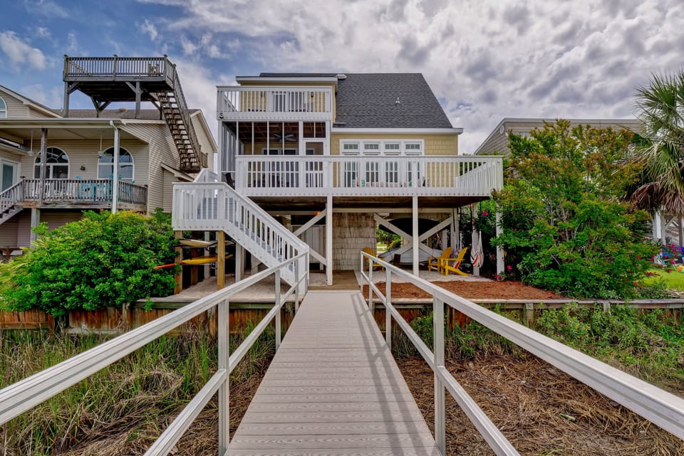 Walk out onto the dock with your favorite beverage to watch the crabs and birds.