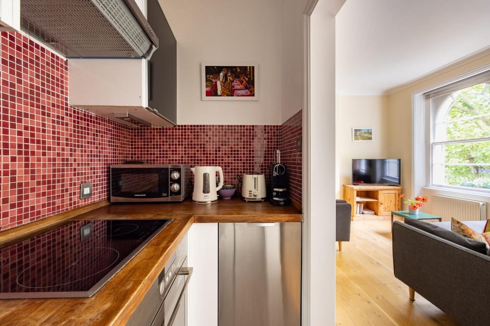 Little Picnic in the Park - 1 Bedroom by Hyde Park (5600)