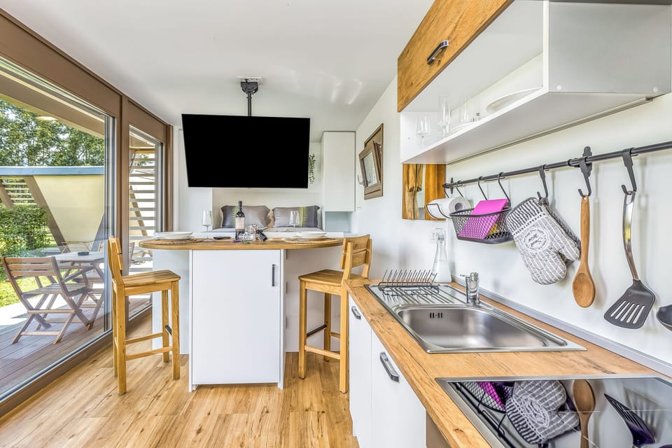 Kitchen and dining area