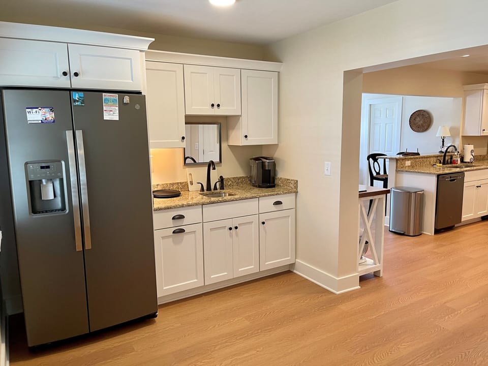 Wet Bar, First Floor