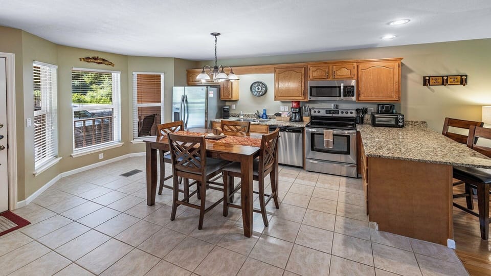 Dining Room & Kitchen