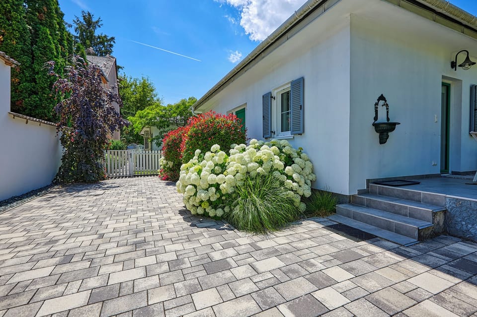 Riverside, private boutique apartments with garden House in Hungary