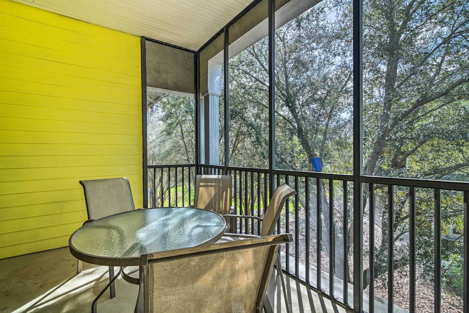 Private Screened Patio
