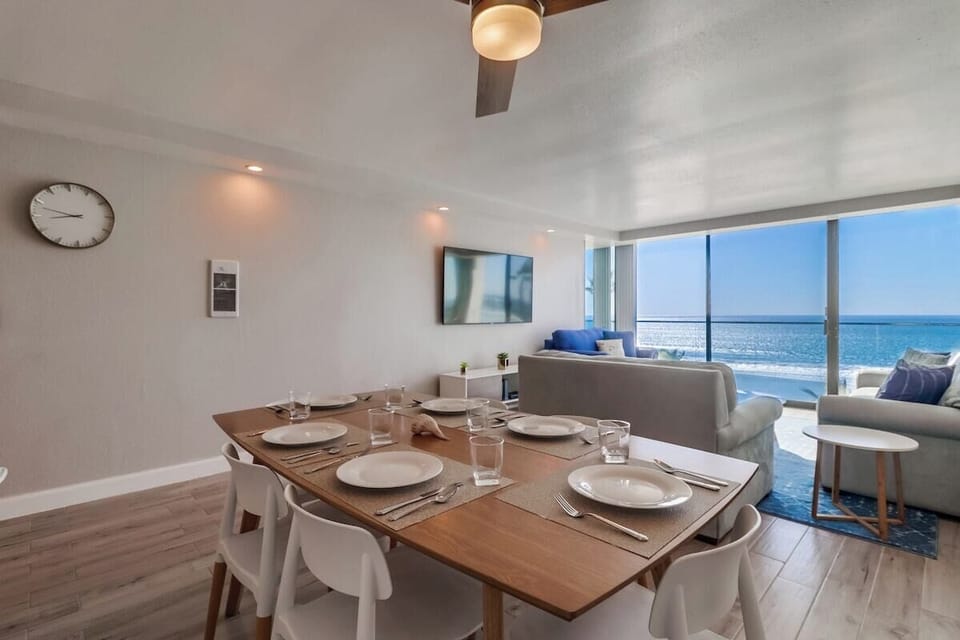 Dining table for 6 guests