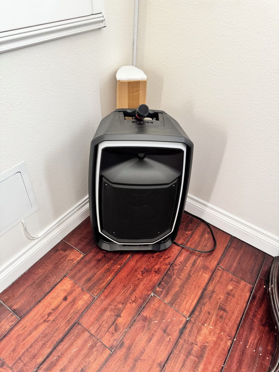 Speaker and microphone