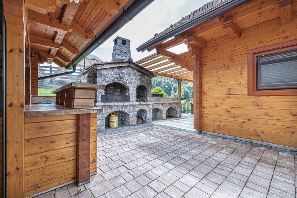 Outdoor kitchen