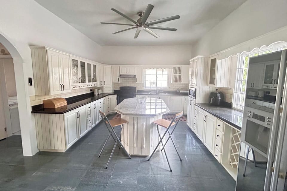 Beautiful, bright and spacious kitchen area. 