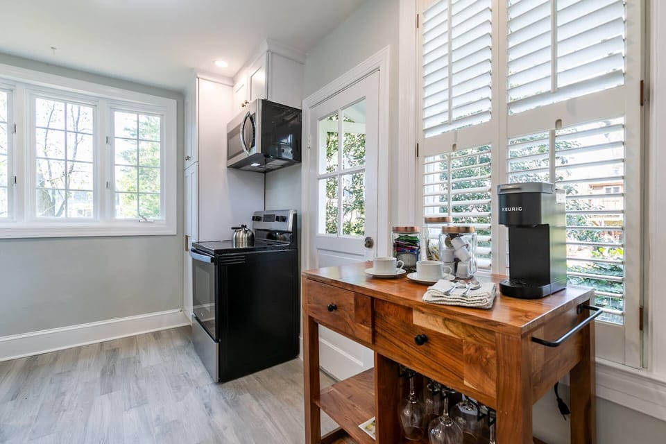 The 2nd entrance from the back deck opens into the kitchen.