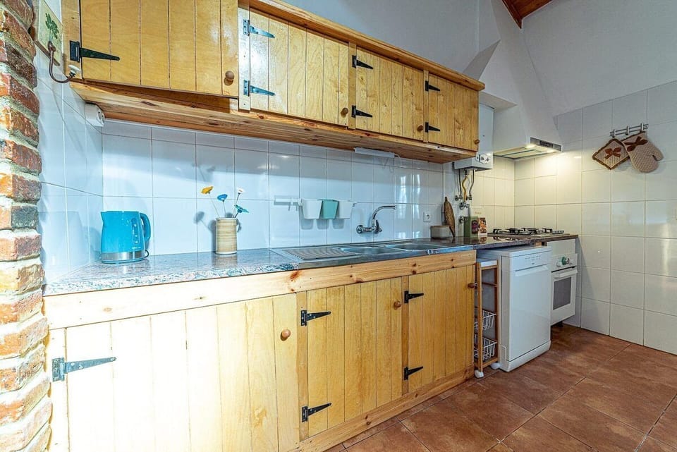 Kitchen fully equiped.