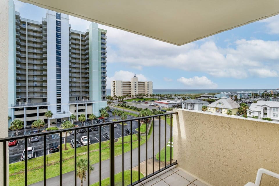 Front balcony off of the kitchen with Gulf views!