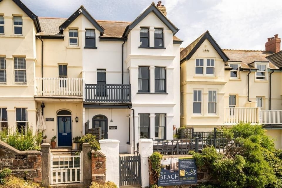 Crooklets House, Bude, Cornwall, self catering with Beach Retreats.