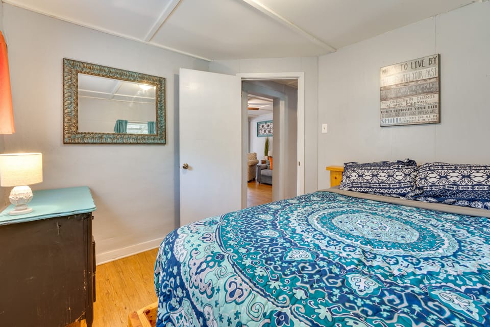 Bedroom 2 | Queen Bed