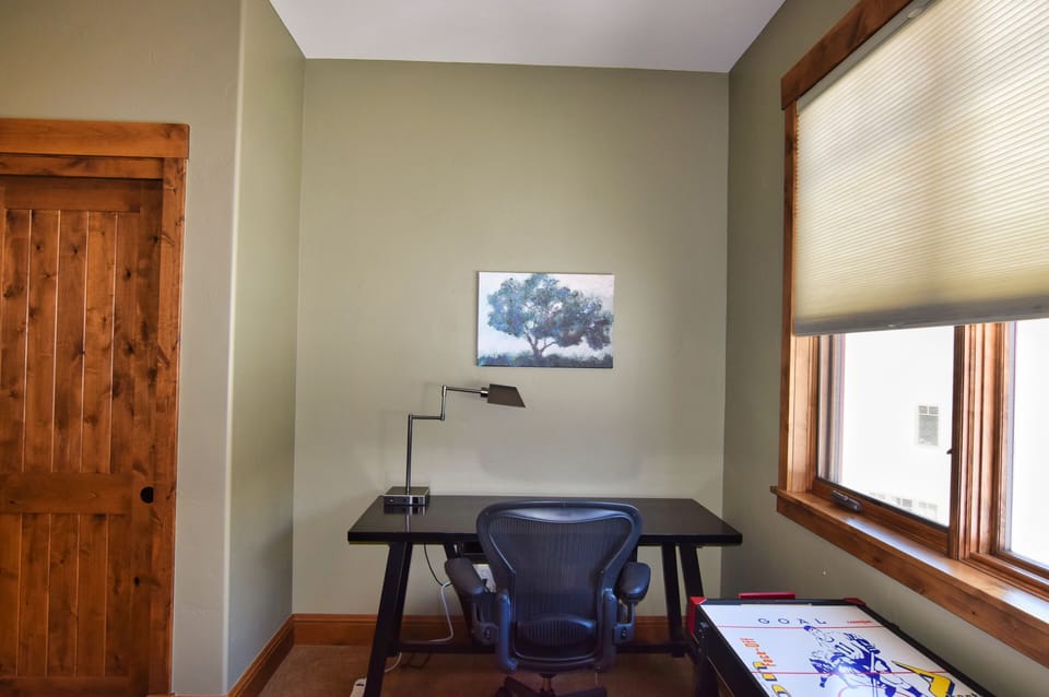 Queen Bedroom with Desk Upper Level