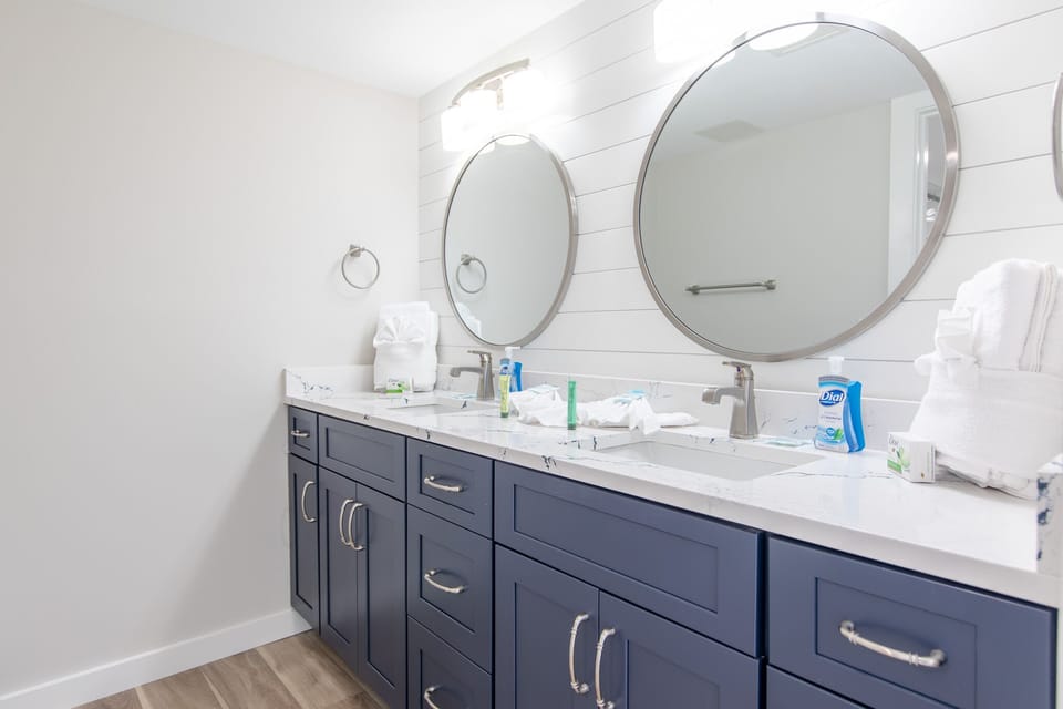Master bathroom.