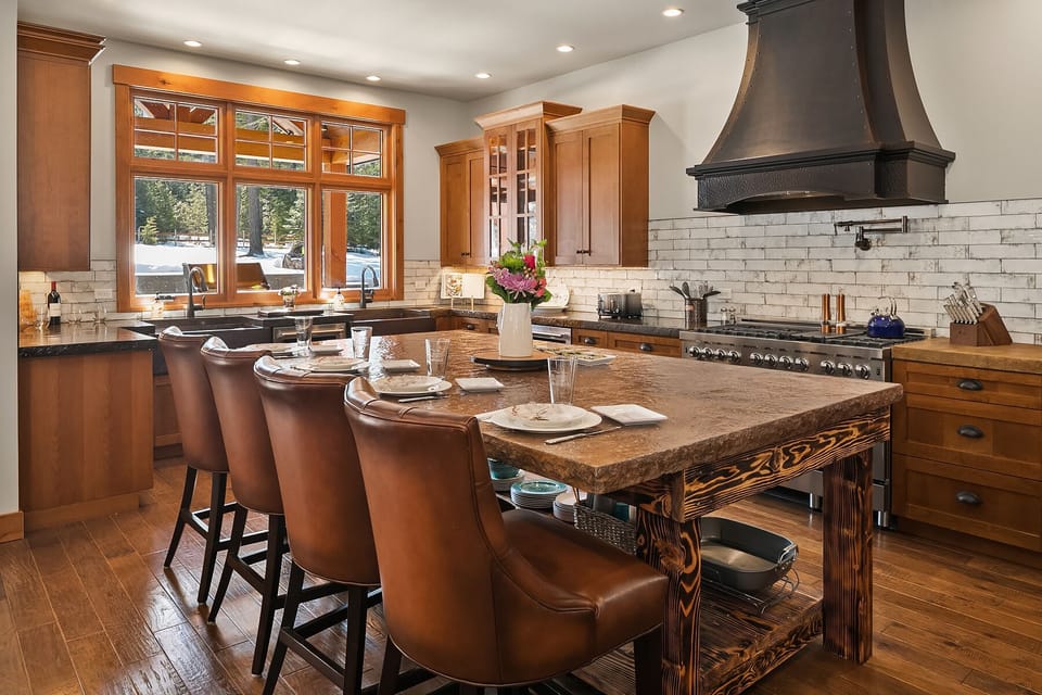 Grand Cascadian: - Huge kitchen prep island with seating for 4.