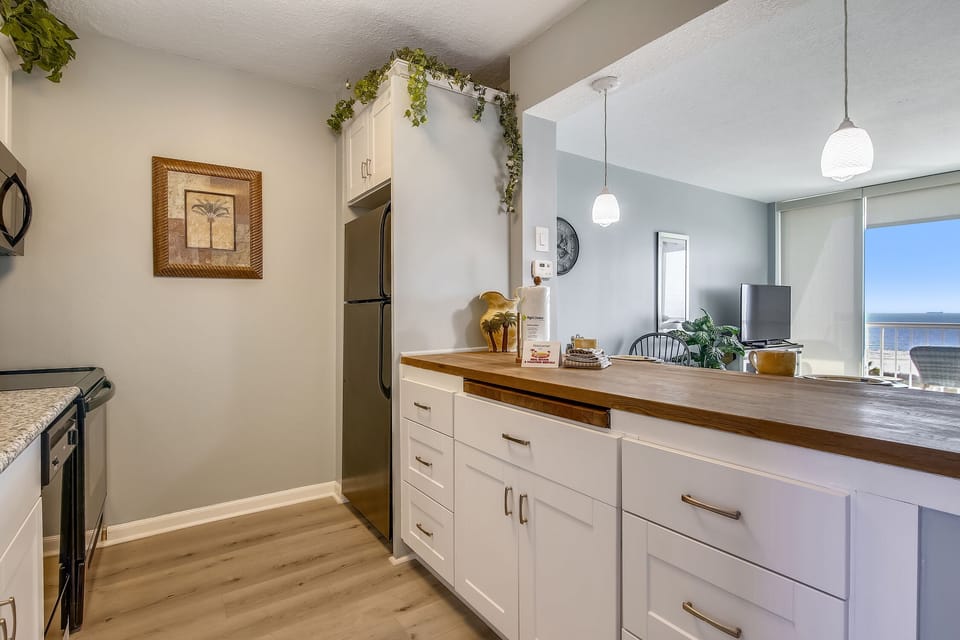 Games or Grub? - The large dining room table is ideal for group meals. But it’s also the perfect spot to host a game of Go Fish or Uno with the kids.