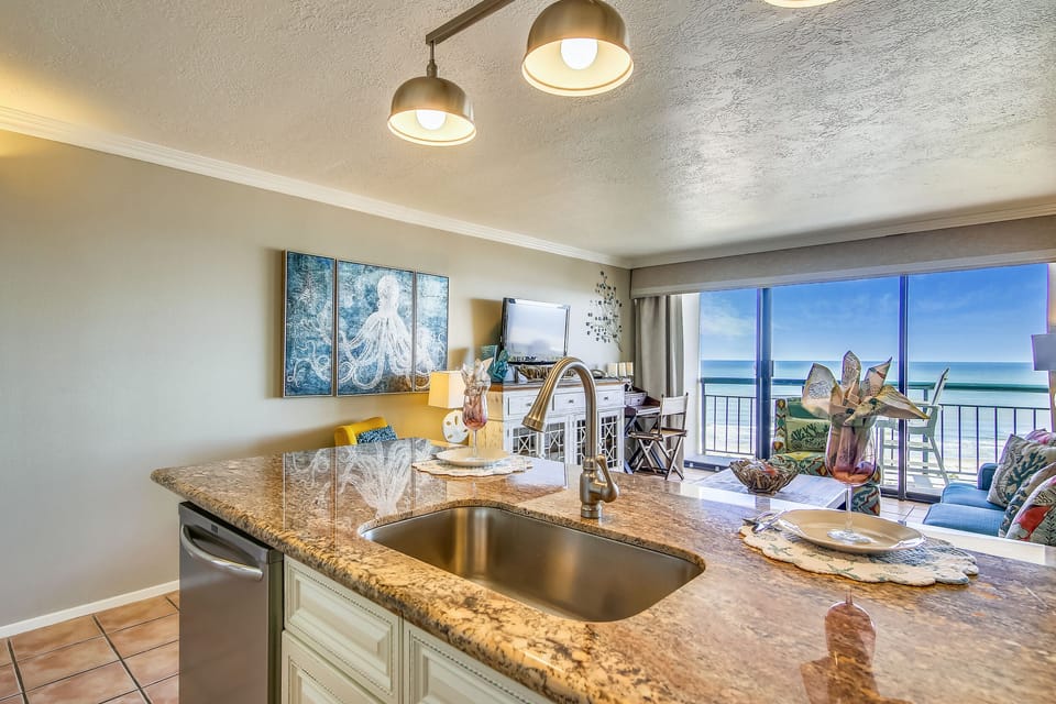 Play "Top Chef" in this Gourmet Kitchen - Who will be the "Top Chef"? Take on cooking like you never have before in this gorgeous kitchen complete with appliances and gadgets galore.