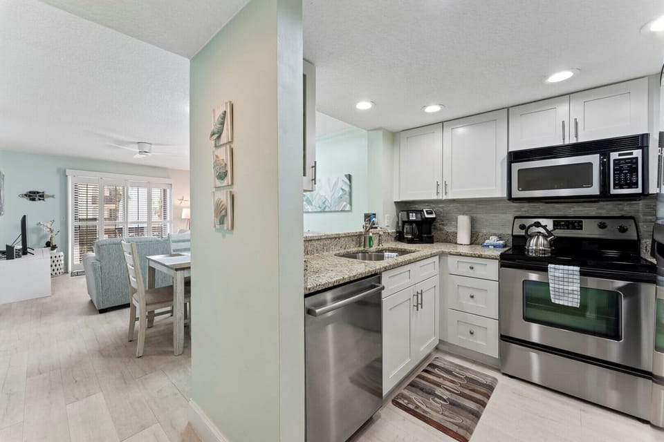 8202 Kitchen Entry