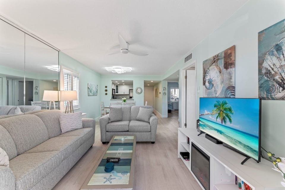 8202 Living Area