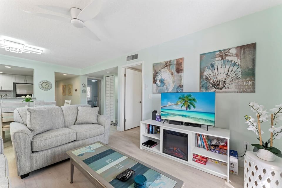 8202 Living Area