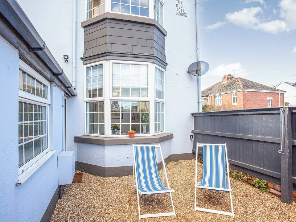 Sitting-out-area | The Old Toll House, Shaldon, near Teignmouth
