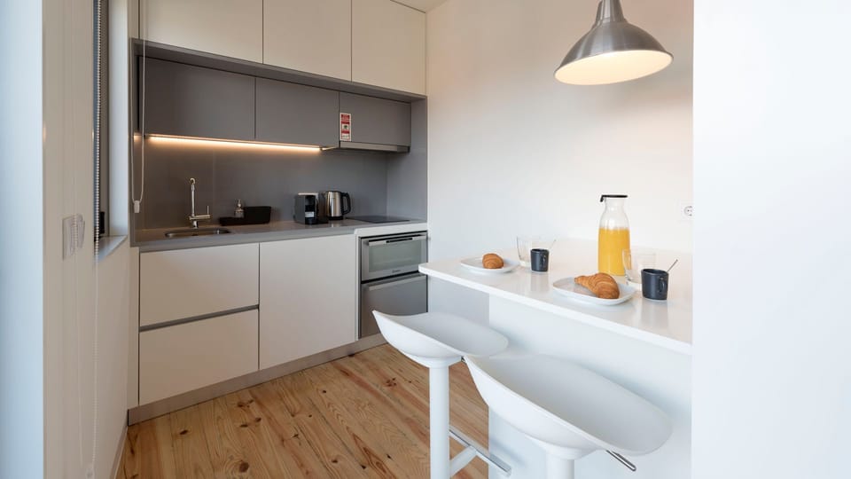 Kitchenette + dining area