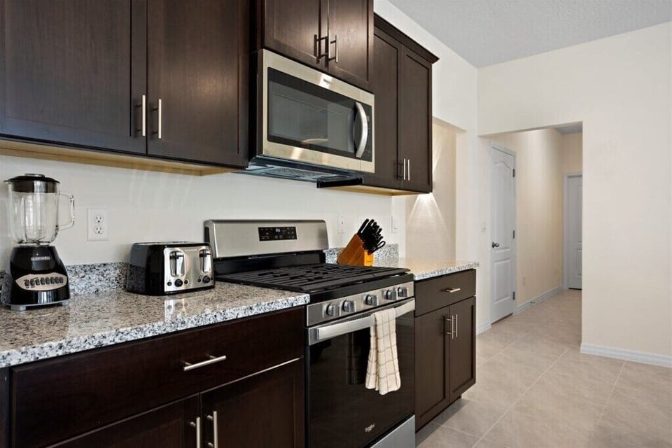 7623 Oakmoss Loop (8).jpg
