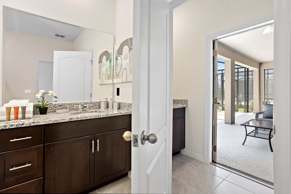 7623 Oakmoss Loop (25).jpg
