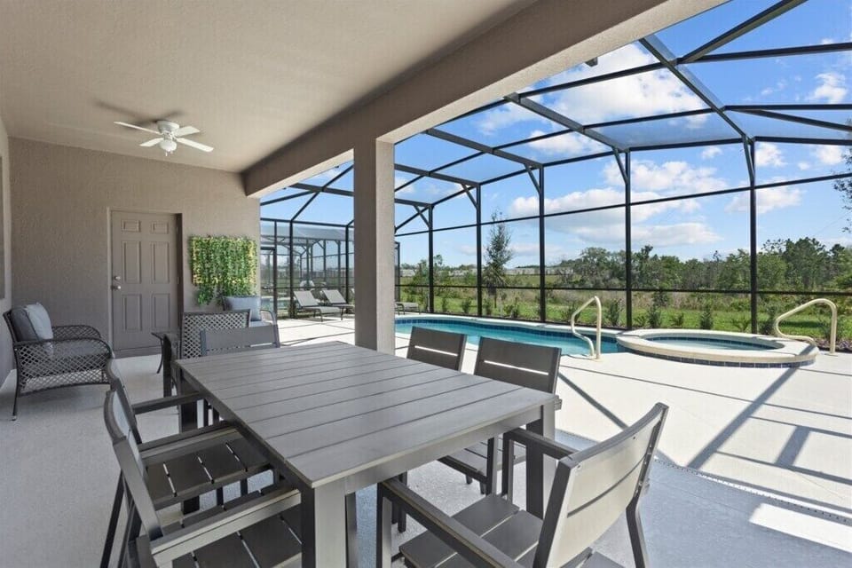 7623 Oakmoss Loop (30).jpg