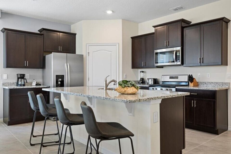 7623 Oakmoss Loop (7).jpg