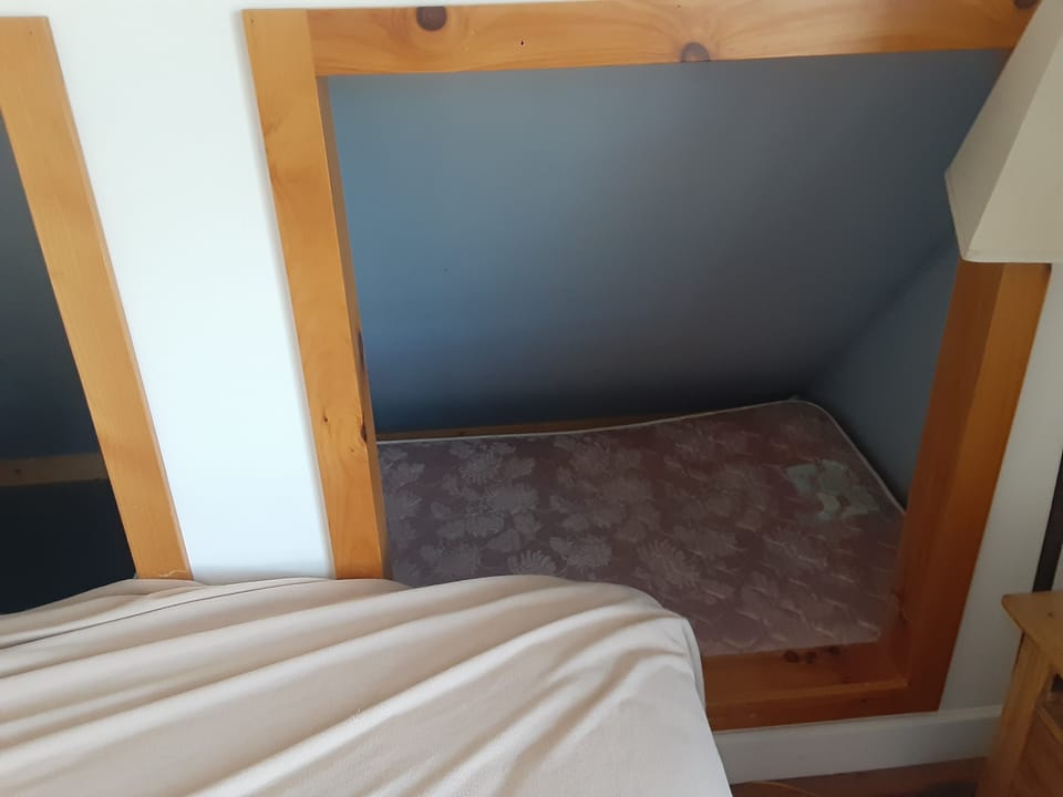 Extra sleeping cubby in upper front master