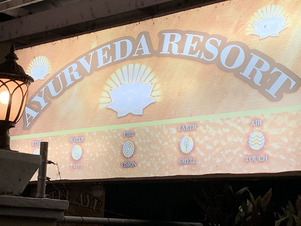 Screen, Sign, Lighting, TV, Emblem