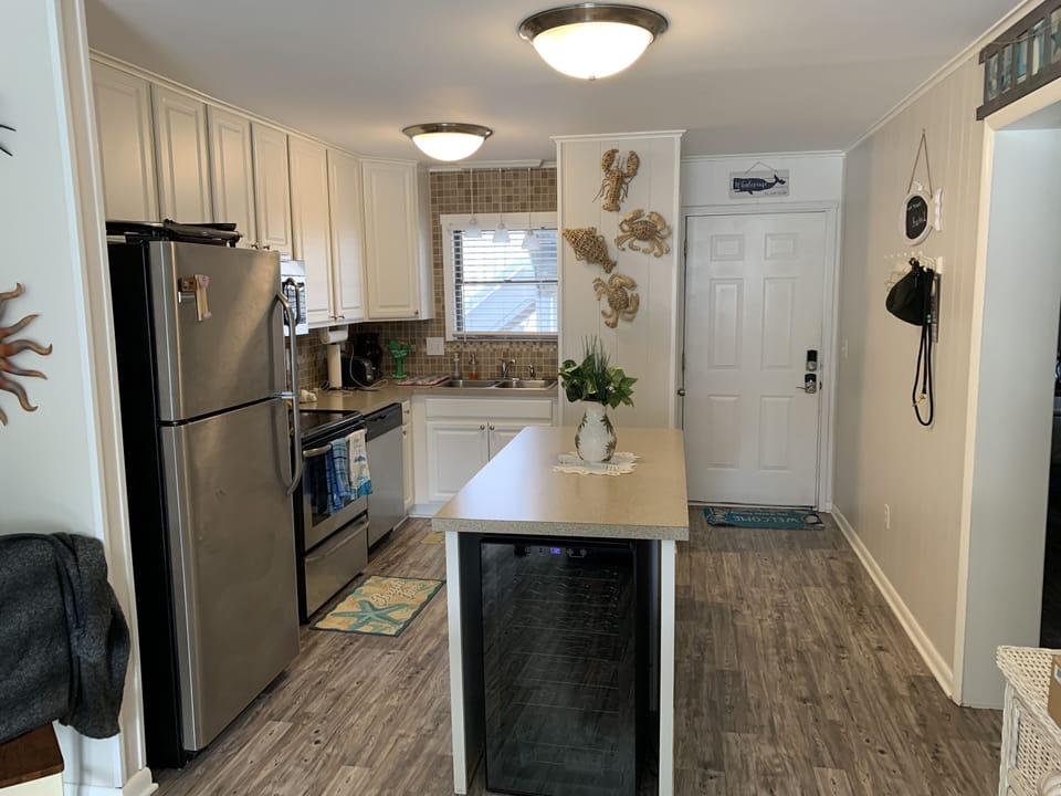 Full kitchen
