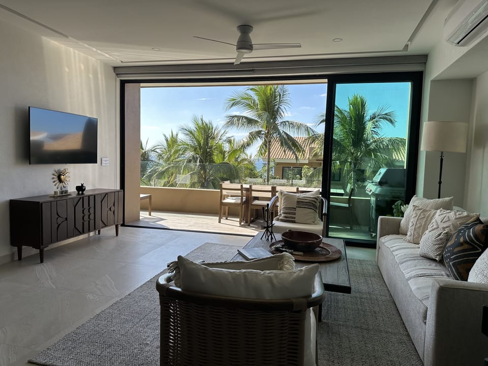 Open and Airy with room to relax. Doors open wide for great views and sunshine