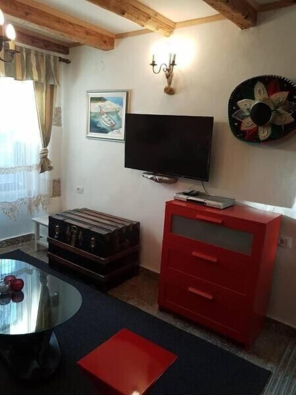 Living area, TV
