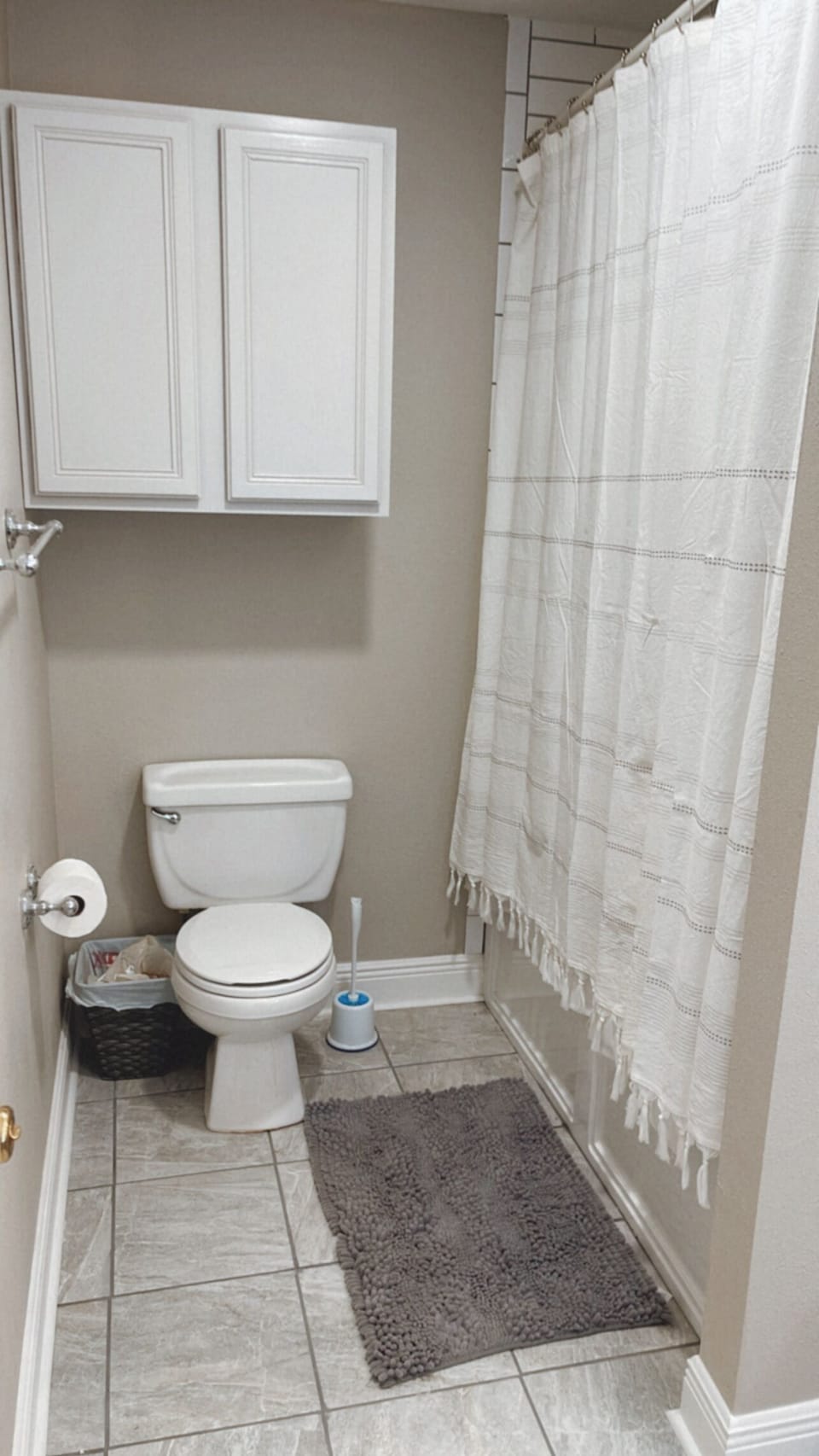 Master bath with Tub/shower combo.
