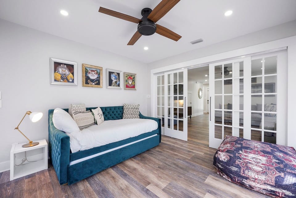 The Flying Dutchman - Crystal Beach - Bedroom