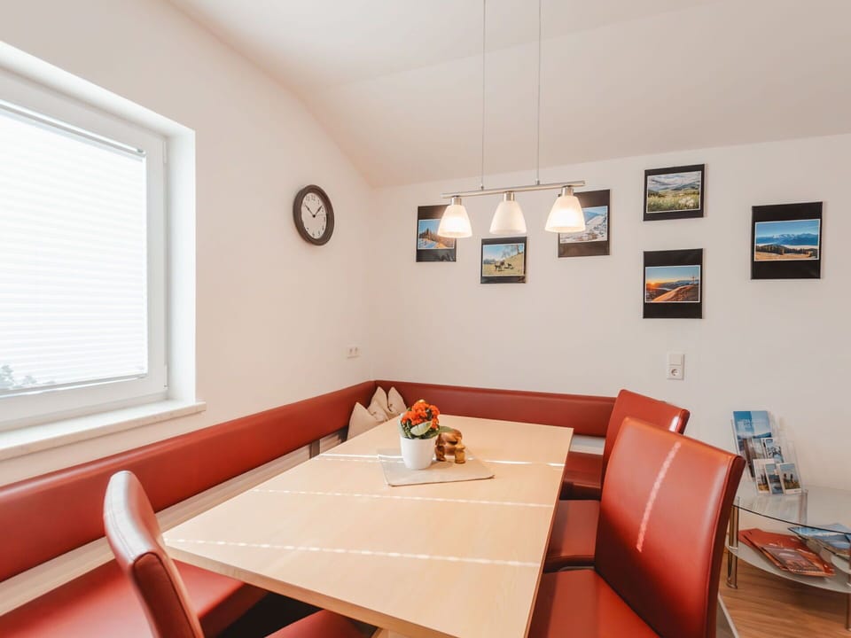 Table, Property, Furniture, Window, Building, Interior Design, Lighting, Wood, Window Blind