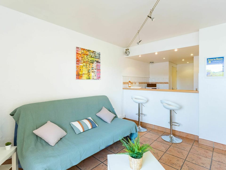 Property, Furniture, Table, Building, Green, Couch, Azure, Interior Design, Comfort, Houseplant